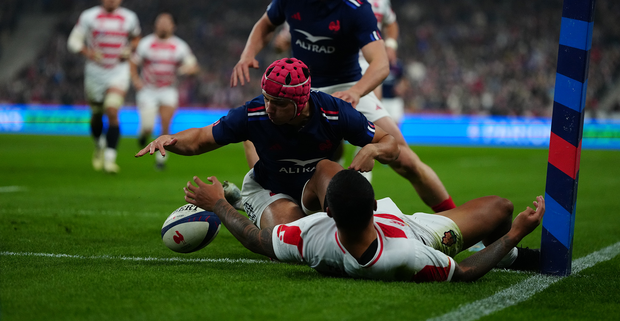découvrez l'intensité et la passion du rugby entre la france et le japon. suivez les dernières actualités, analyses des matchs et performances des équipes dans cette rivalité sportive captivante.