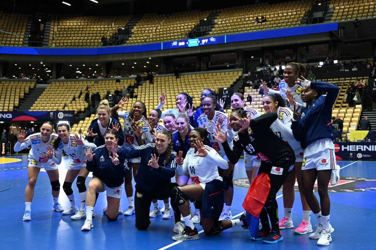 découvrez le match captivant de handball féminin entre la france et le danemark. suivez les équipes, les joueurs clés et les moments forts de ce affrontement sportif passionnant.